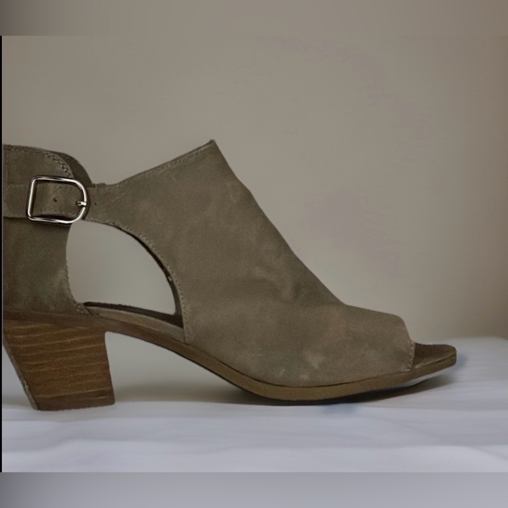 Carlos Santana Brown High Vamp Suede Clogs